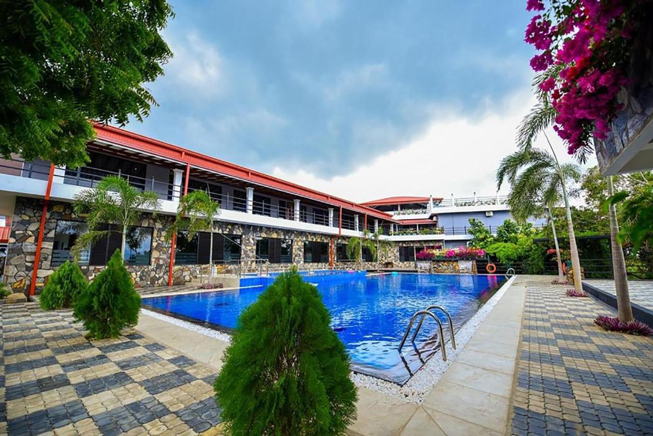 Centauria Wild Hotel Udawalawe Exterior photo