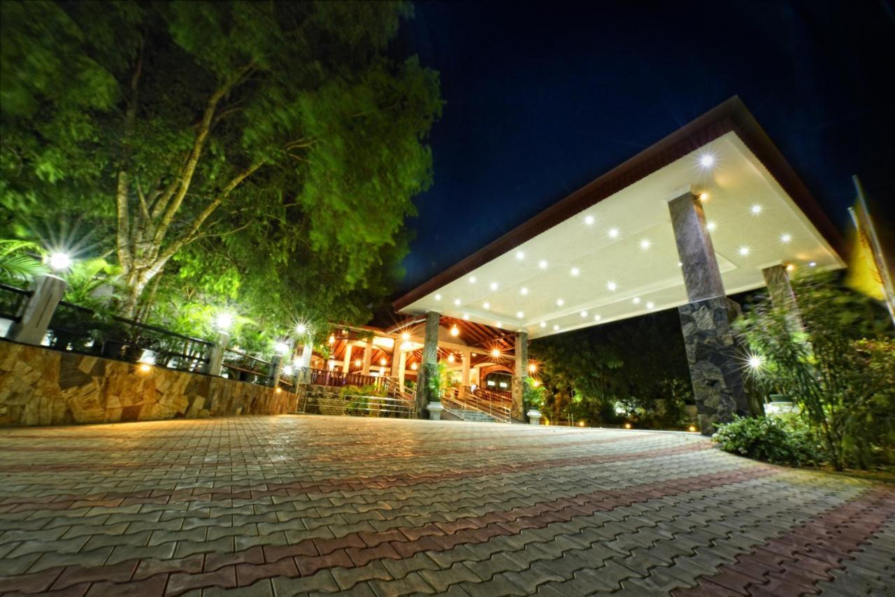 Centauria Wild Hotel Udawalawe Exterior photo
