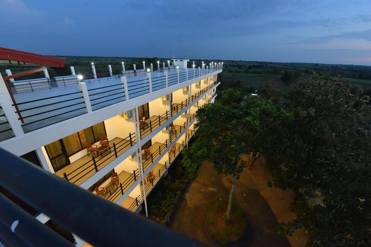 Centauria Wild Hotel Udawalawe Exterior photo