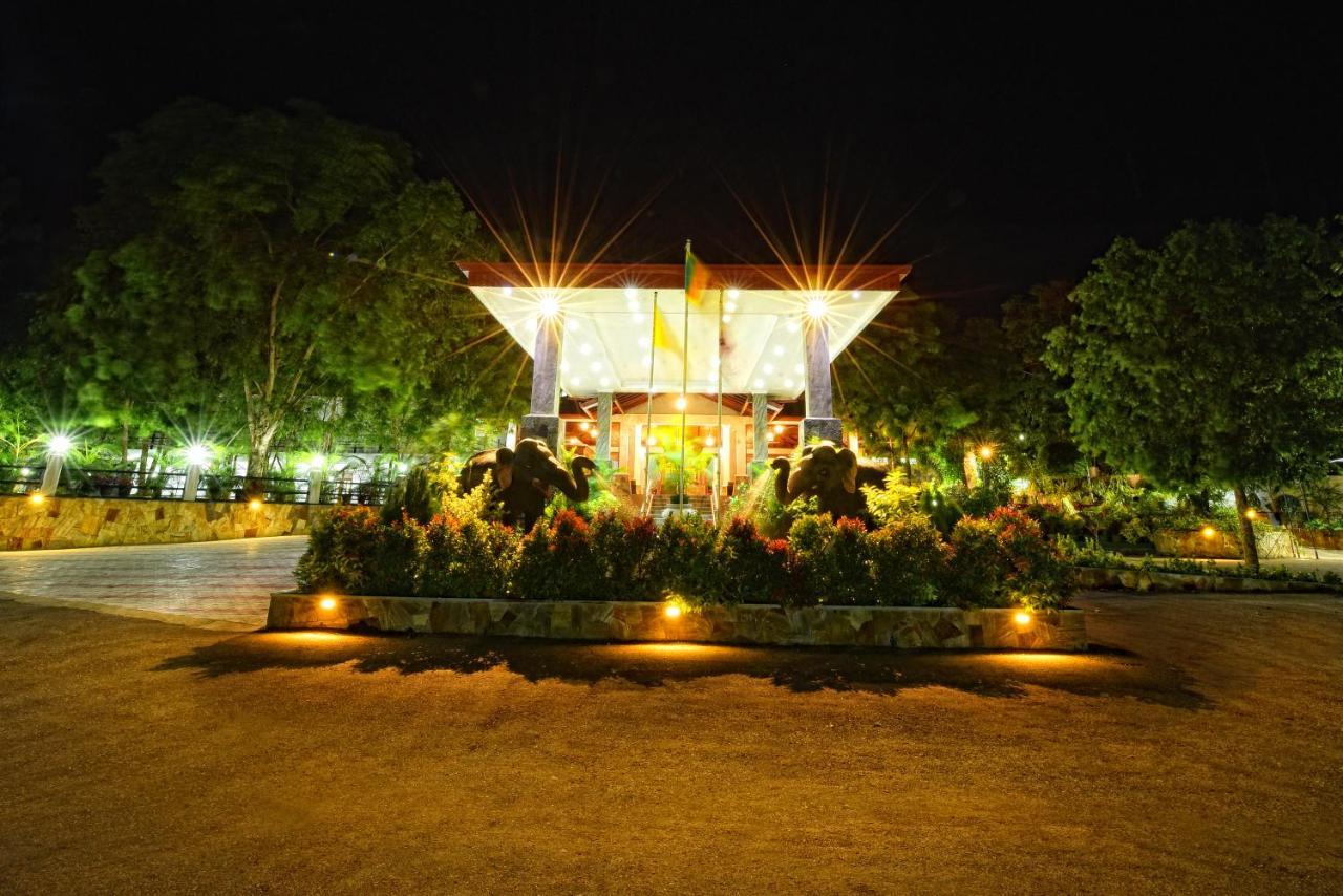 Centauria Wild Hotel Udawalawe Exterior photo